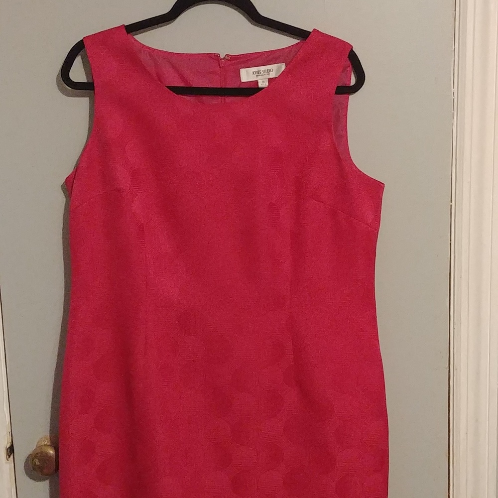 Size 14 Jones Studio bright pink/magenta fully lined sleeveless dress.
